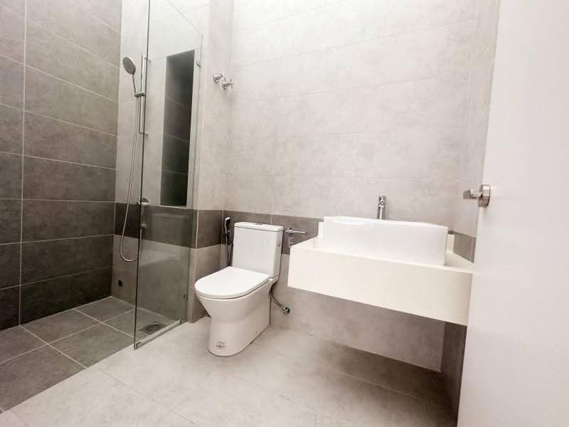 Semi-Detached House for Rent in Bandar Seri Coalfields (Sungai Buloh) - Chee Hin - Bathroom - PropertyGuru.com.my