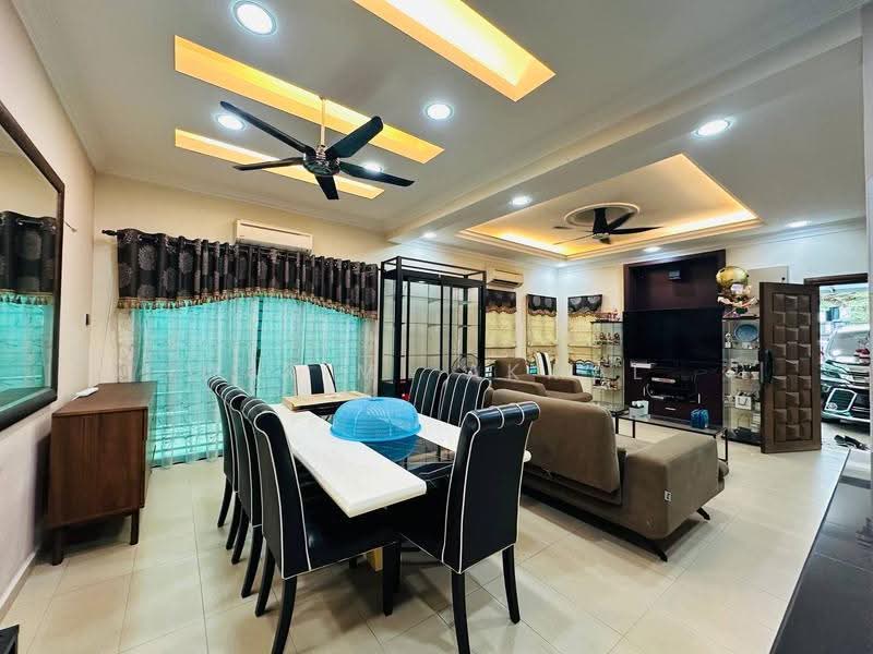 Rumah Berkembar untuk Dijual di Taman Tropika 2 (Kajang) - Hakimi Akmal - Living Room - PropertyGuru.com.my