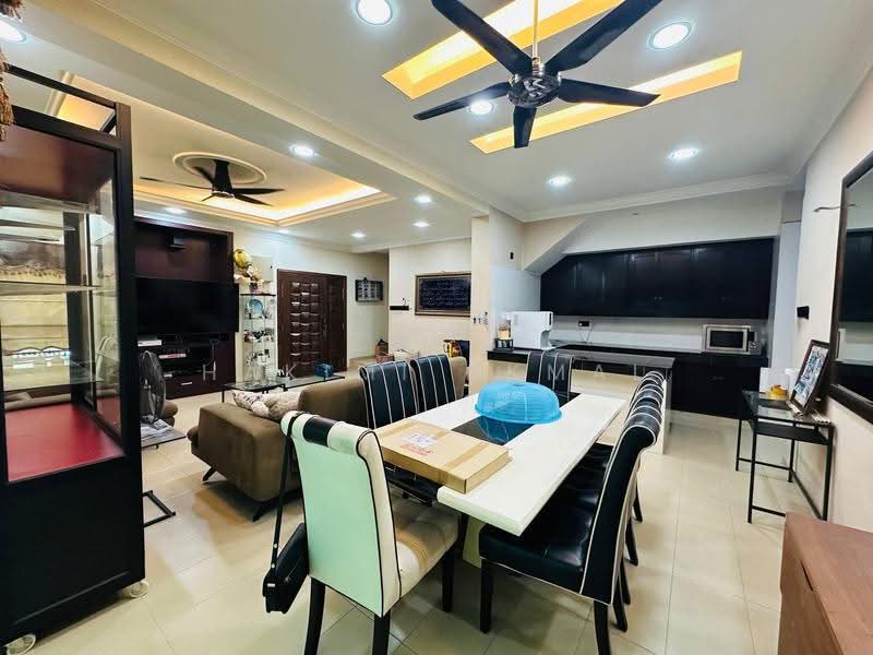 Rumah Berkembar untuk Dijual di Taman Tropika 2 (Kajang) - Hakimi Akmal - Living Room - PropertyGuru.com.my