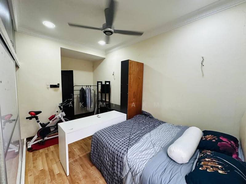 Rumah Berkembar untuk Dijual di Taman Tropika 2 (Kajang) - Hakimi Akmal - Bedroom - PropertyGuru.com.my