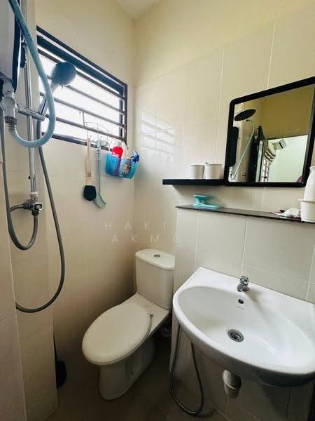 Rumah Berkembar untuk Dijual di Taman Tropika 2 (Kajang) - Hakimi Akmal - Bathroom - PropertyGuru.com.my