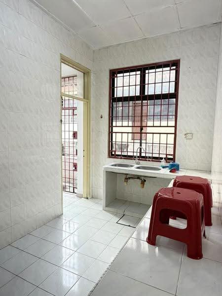 Rumah Teres 2-Tingkat untuk Disewa di Taman Perling (Perling) - Brandon Chua - Kitchen - PropertyGuru.com.my