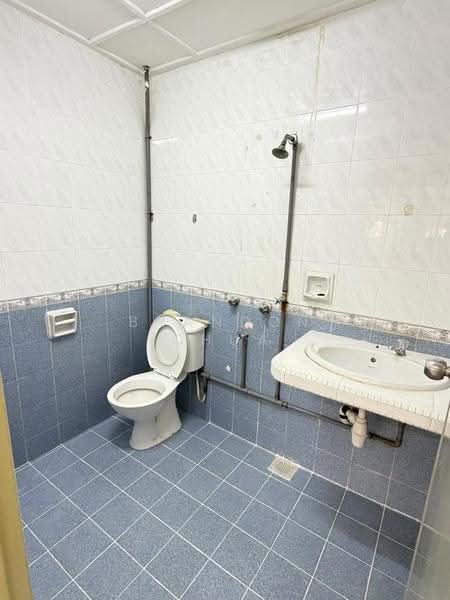 Rumah Teres 2-Tingkat untuk Disewa di Taman Perling (Perling) - Brandon Chua - Bathroom - PropertyGuru.com.my