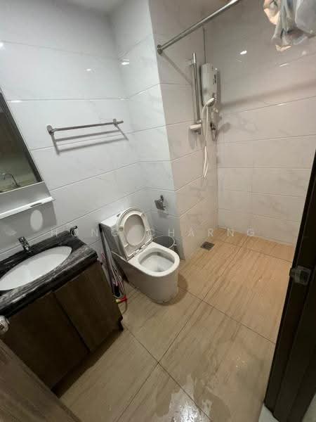 Kediaman Servis untuk Disewa di Country Garden Central Park - Hong Charng Lee - Bathroom - PropertyGuru.com.my