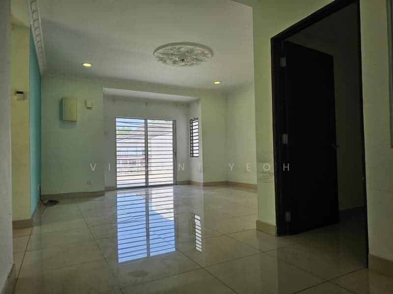 Rumah Berkembar untuk Dijual di Seri Kembangan (Selangor) - Vincent Yeoh - Living Room - PropertyGuru.com.my