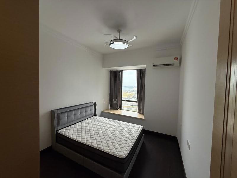 Kondominium untuk Dijual di R&F Princess Cove Phase 1 - James Bong - Bedroom - PropertyGuru.com.my