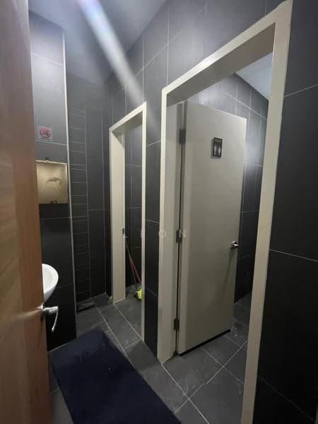 Pejabat untuk Disewa di Petaling Jaya (Selangor) - Leon Liew - Bathroom - PropertyGuru.com.my