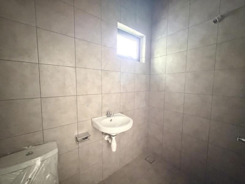 2-storey Terraced House for Sale in Bandar Kinrara Seksyen 8 (Bandar Kinrara) - ChaoLim . - Bathroom - PropertyGuru.com.my