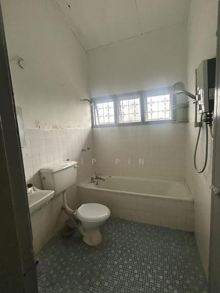 2-storey Terraced House for Sale in Ampang Jaya (Ampang) - Lip Pin Lee - Bathroom - PropertyGuru.com.my