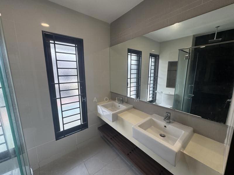 2-storey Terraced House for Sale in Bandar Kinrara Seksyen 8 (Bandar Kinrara) - ChaoLim . - Bathroom - PropertyGuru.com.my