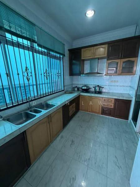 Rumah Berkembar untuk Dijual di Taman Perling (Perling) - Dylan Law - Kitchen - PropertyGuru.com.my