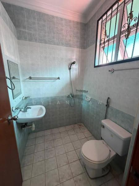 Rumah Berkembar untuk Dijual di Taman Perling (Perling) - Dylan Law - Bathroom - PropertyGuru.com.my