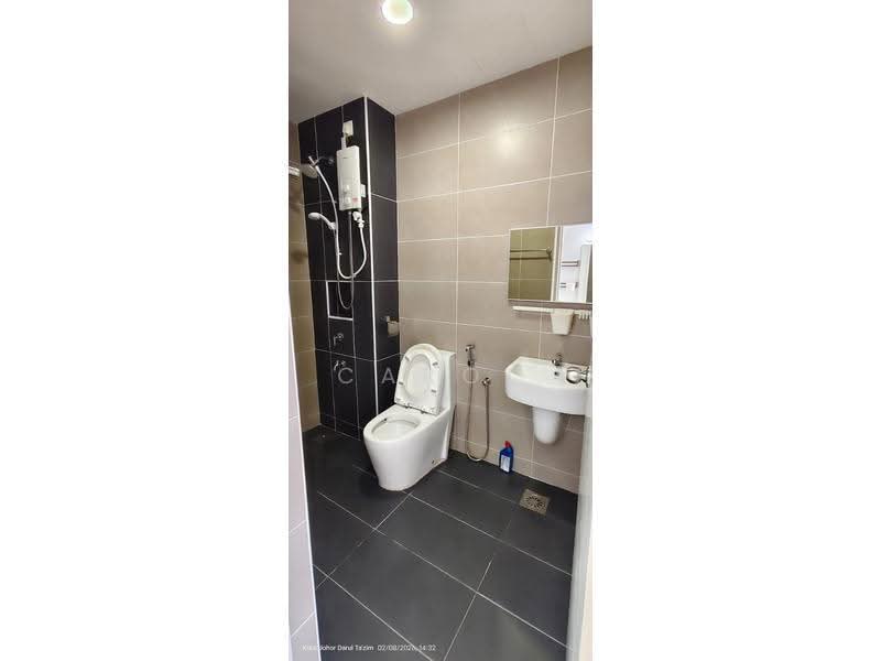 Kediaman Servis untuk Dijual di D'Putra Suites - Carol Tan - Bathroom - PropertyGuru.com.my