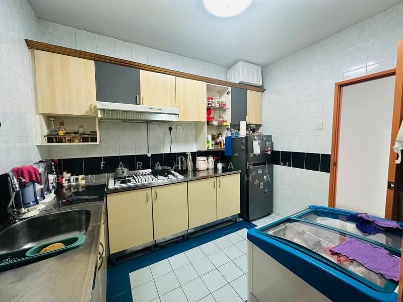 Kondominium untuk Dijual di Endah Regal Condominium - FARAH HANIM BINTI AD SUHADAK SUHADAK - Kitchen - PropertyGuru.com.my