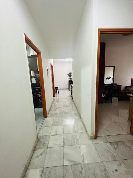Kondominium untuk Dijual di Endah Regal Condominium - FARAH HANIM BINTI AD SUHADAK SUHADAK - Corridor - PropertyGuru.com.my