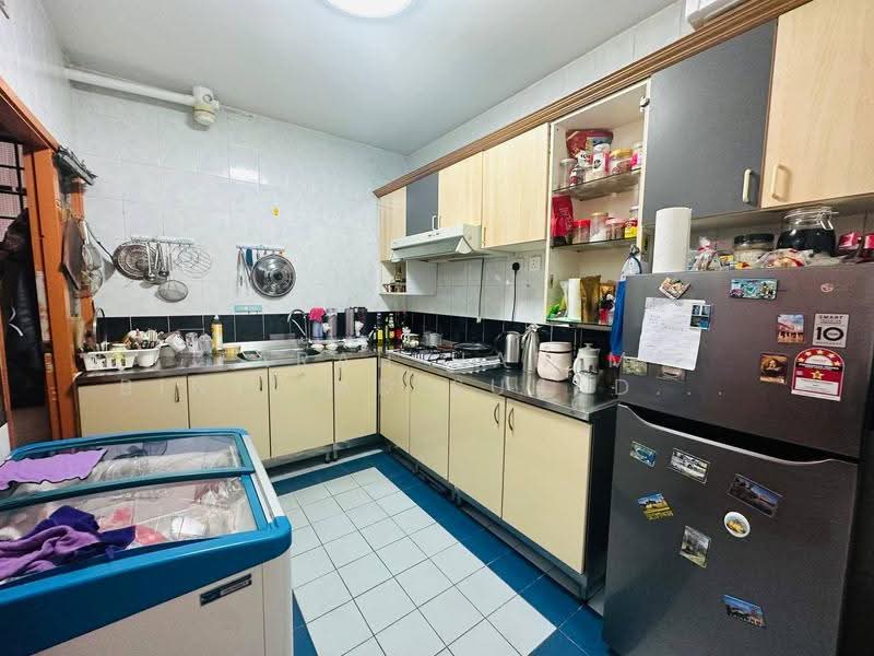 Kondominium untuk Dijual di Endah Regal Condominium - FARAH HANIM BINTI AD SUHADAK SUHADAK - Kitchen - PropertyGuru.com.my