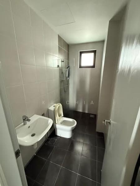 Service Residence for Sale at D'sands Residence - KS Chia - Bathroom - PropertyGuru.com.my