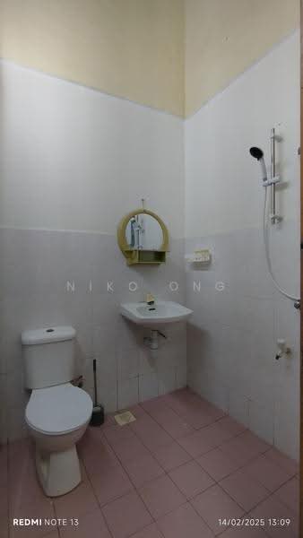 Rumah Teres 1-Tingkat untuk Disewa di Taman Putri Kulai (Kulai) - Niko Ong - Bathroom - PropertyGuru.com.my