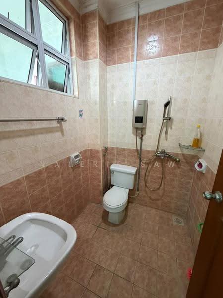Semi-Detached House for Sale in Taman Perling (Perling) - Valerie Saw - Bathroom - PropertyGuru.com.my