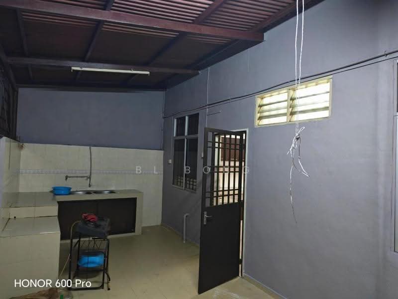 Rumah Teres 2-Tingkat untuk Dijual di Taman Bertam Perdana (Bertam) - BL Bong - Kitchen - PropertyGuru.com.my