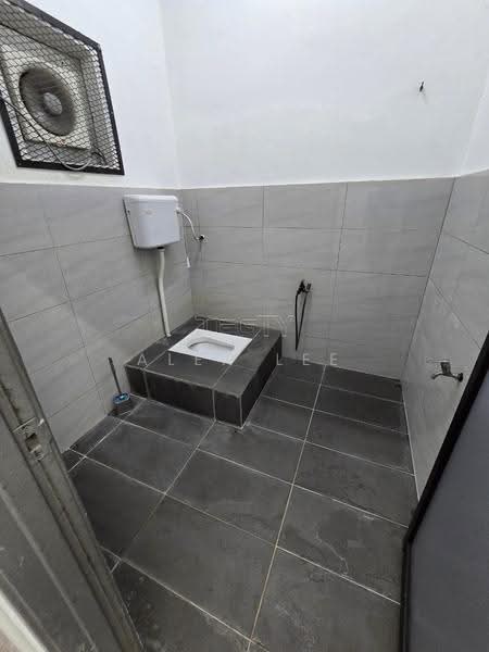 Warehouse for Rent in Klang (Selangor) - Alex Lee - Bathroom - PropertyGuru.com.my
