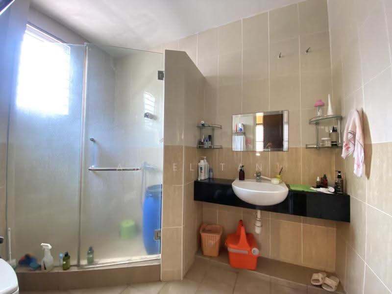 Semi-Detached House for Sale in Bandar Puteri Puchong (Puchong) - Angel Tan - Bathroom - PropertyGuru.com.my