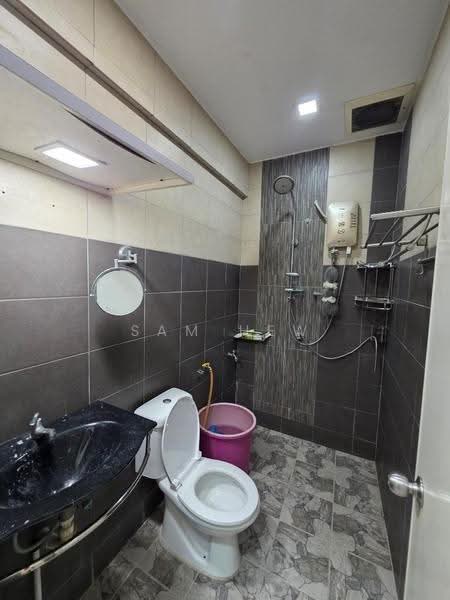 Rumah Teres 2-Tingkat untuk Disewa di Bandar Sunway Semenyih (Semenyih) - Sam Hew - Bathroom - PropertyGuru.com.my