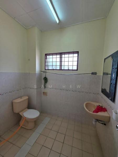 Rumah Teres 2-Tingkat untuk Disewa di Bandar Sunway Semenyih (Semenyih) - Sam Hew - Bathroom - PropertyGuru.com.my