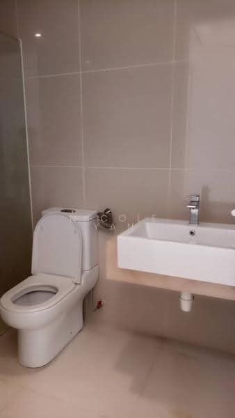 Kediaman Servis untuk Dijual di Suria @ North Kiara - Nicole Yan - Bathroom - PropertyGuru.com.my
