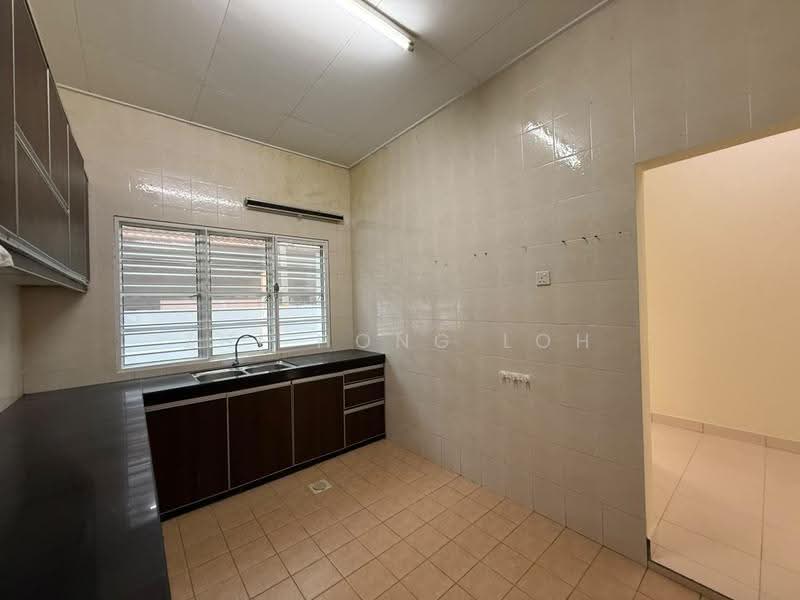 Rumah Teres 2.5-Tingkat untuk Dijual di Ukay Perdana (Ulu Kelang) - Zhi Hong Loh - Kitchen - PropertyGuru.com.my