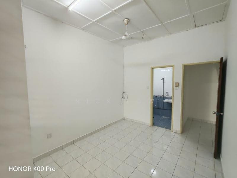 Rumah Teres 1.5-Tingkat untuk Disewa di Taman Perling (Perling) - Nick Low - Interior - PropertyGuru.com.my