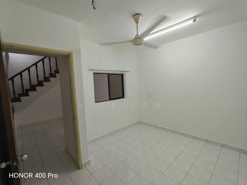 Rumah Teres 1.5-Tingkat untuk Disewa di Taman Perling (Perling) - Nick Low - Interior - PropertyGuru.com.my