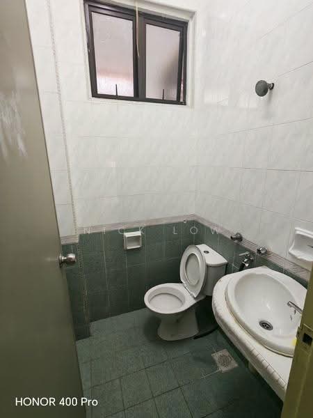 Rumah Teres 1.5-Tingkat untuk Disewa di Taman Perling (Perling) - Nick Low - Bathroom - PropertyGuru.com.my