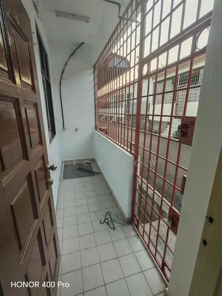 Rumah Teres 1.5-Tingkat untuk Disewa di Taman Perling (Perling) - Nick Low - Entrance - PropertyGuru.com.my