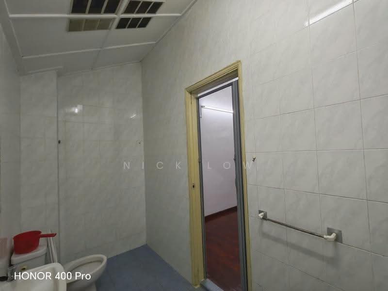 Rumah Teres 1.5-Tingkat untuk Disewa di Taman Perling (Perling) - Nick Low - Bathroom - PropertyGuru.com.my