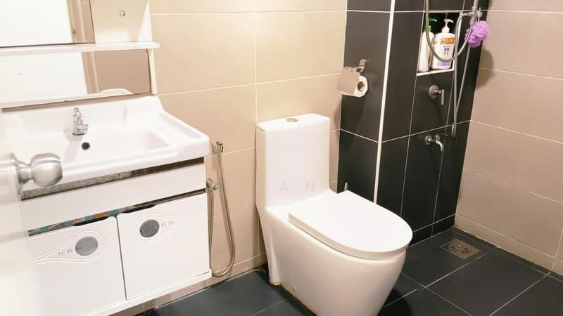 Kediaman Servis untuk Dijual di D'Putra Suites - Sean Yeoh - Bathroom - PropertyGuru.com.my