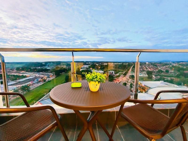 Kediaman Servis untuk Dijual di D'Putra Suites - Sean Yeoh - Balcony - PropertyGuru.com.my