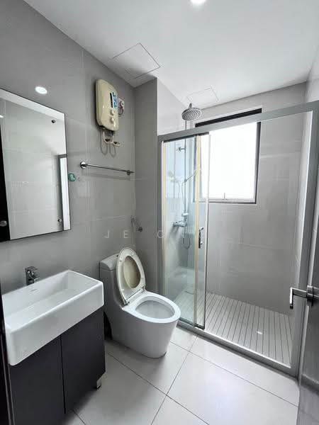 Kondominium untuk Disewa di Bay Point @ Country Garden Danga Bay - JE ONG - Bathroom - PropertyGuru.com.my