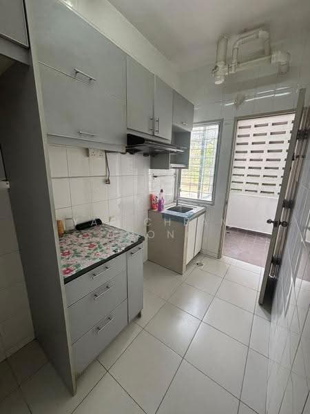 Pangsapuri untuk Disewa di Pangsapuri Akasia (Bandar Botanic) - Yap Chean Chong - Kitchen - PropertyGuru.com.my