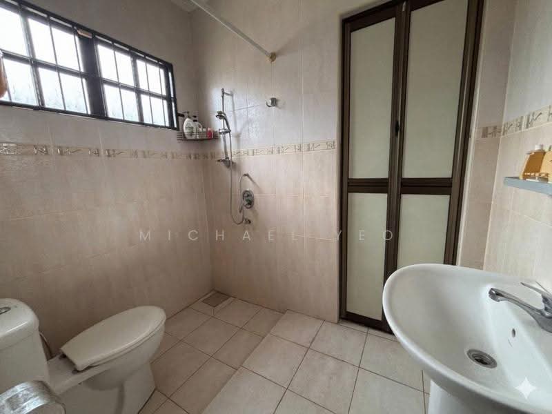 Rumah Berkembar untuk Dijual di Kampung Tunku (Petaling Jaya) - Michael Yeo - Bathroom - PropertyGuru.com.my