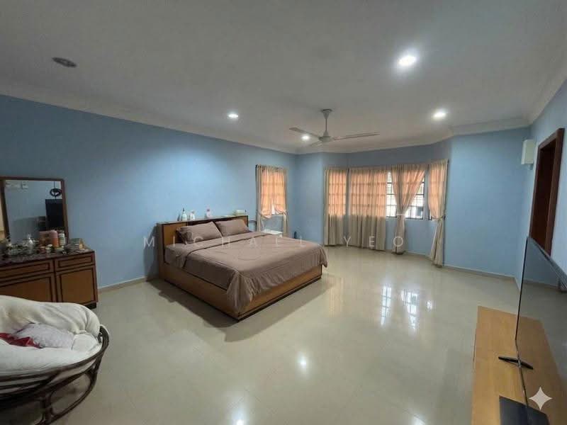 Rumah Berkembar untuk Dijual di Kampung Tunku (Petaling Jaya) - Michael Yeo - Master Bedroom - PropertyGuru.com.my