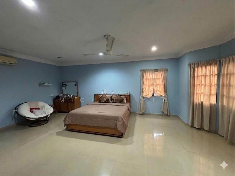 Rumah Berkembar untuk Dijual di Kampung Tunku (Petaling Jaya) - Michael Yeo - Master Bedroom - PropertyGuru.com.my