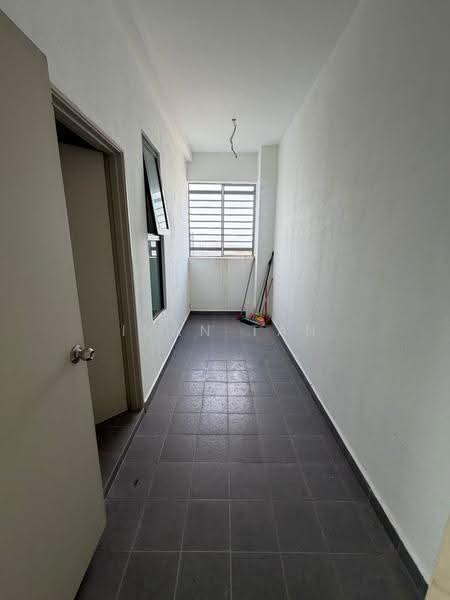 Kondominium untuk Dijual di Zefer Hill Residence - Ivan Tan - Corridor - PropertyGuru.com.my