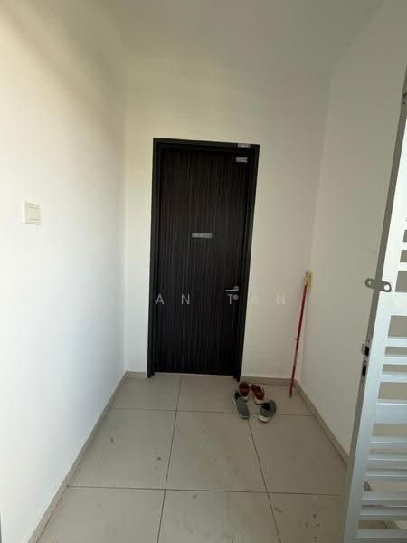Kondominium untuk Dijual di Zefer Hill Residence - Ivan Tan - Entrance - PropertyGuru.com.my