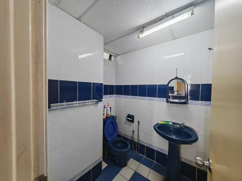 Condominium for Sale at Vista Komanwel B - Edmund Goh - Bathroom - PropertyGuru.com.my