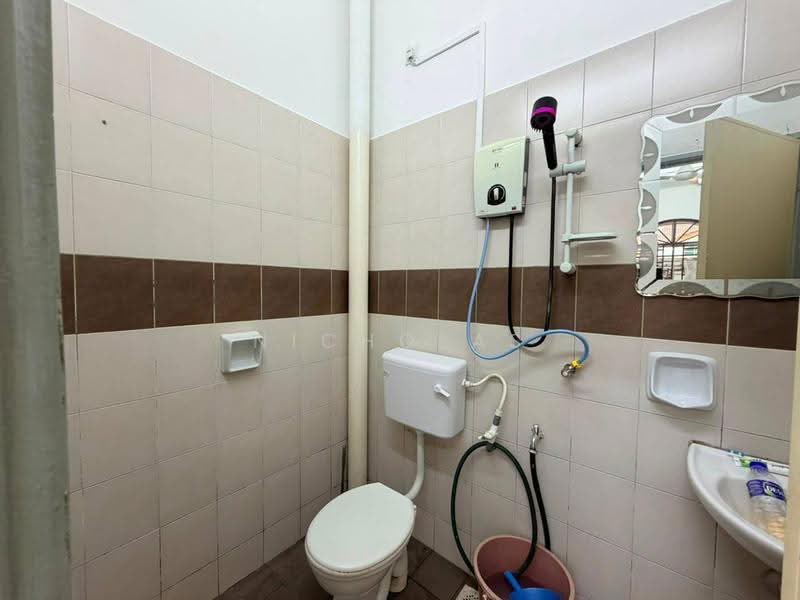 Rumah Teres 1-Tingkat untuk Dijual di Taman Pulai Jaya (Kulai) - Nicholas Tey - Bathroom - PropertyGuru.com.my