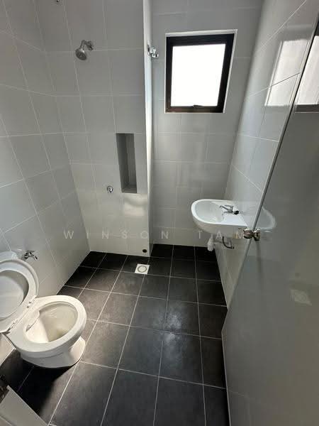 Rumah Bandar untuk Dijual di Eco Grandeur (Puncak Alam) - Winson Tam - Bathroom - PropertyGuru.com.my