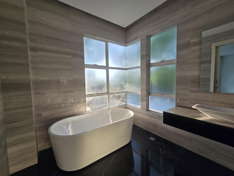 Bungalow House for Sale in Amverton Hills (Sungai Buloh) - Jonathan Chai - Bathroom - PropertyGuru.com.my