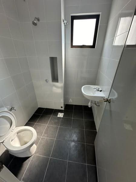 Townhouse for Sale in Eco Grandeur (Puncak Alam) - Ka Ee - Bathroom - PropertyGuru.com.my