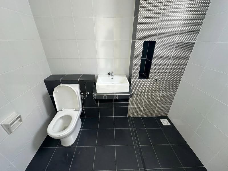 Rumah Teres 2-Tingkat untuk Dijual di Eco Grandeur (Puncak Alam) - Winson Tam - Bathroom - PropertyGuru.com.my